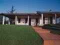Villa con prato - ( prato tosato, pavimentazione in cotto )